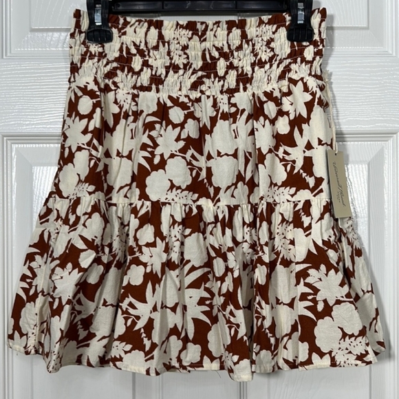 NWT Universal Thread Floral Ruffle Skirt Size Medium - Picture 4 of 13